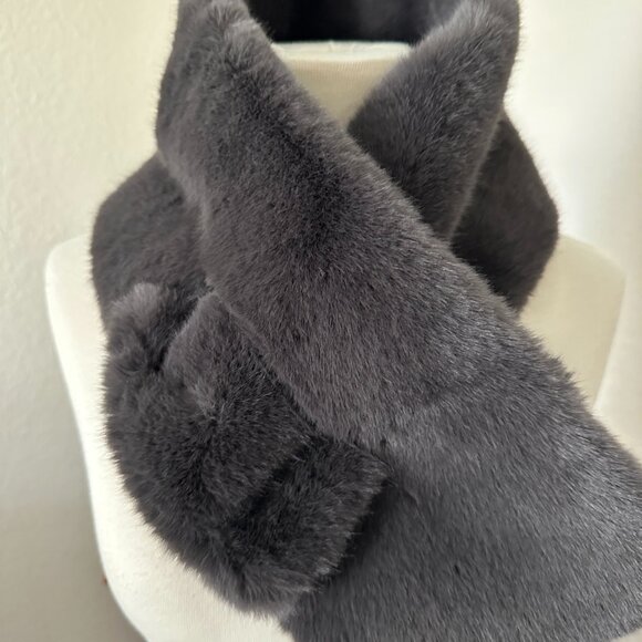 Chico's Faux Fur Pull through Scarf - Picture 1 of 5